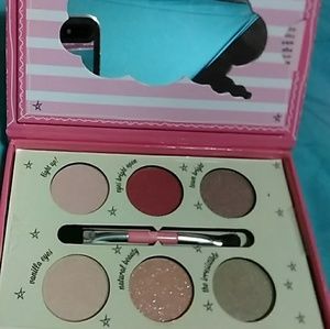Eyeshadow palette